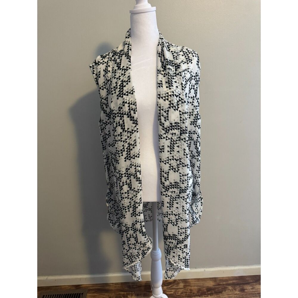 Silence + Noise Urban Outfitters White and Black Geometric Duster Size Medium